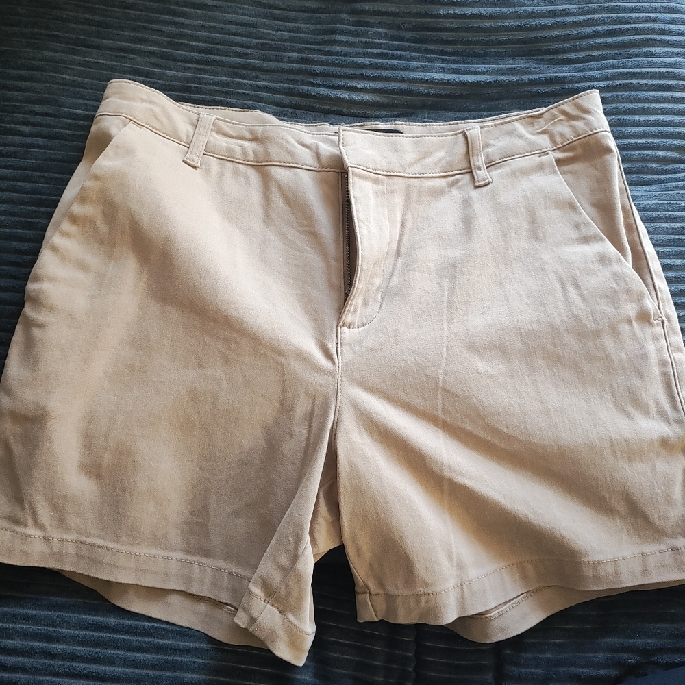 Banana Republic Women's Tan Shorts. Size 12